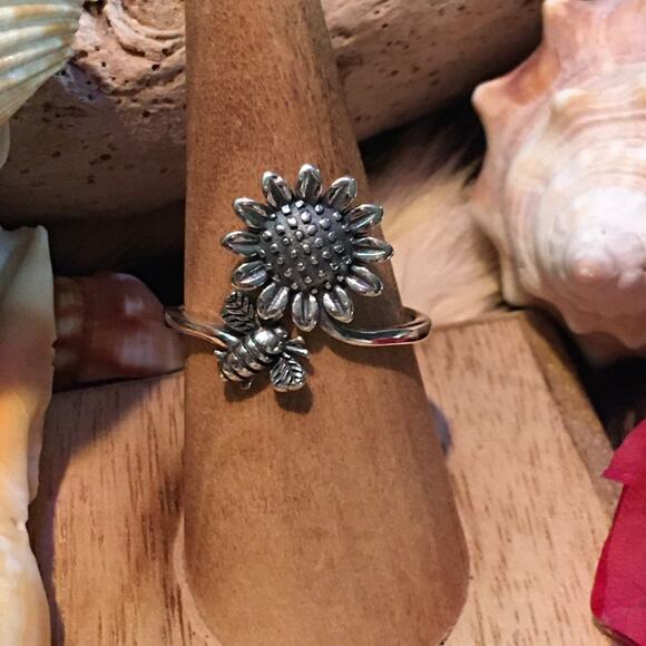 Sterling Silver Bumblebee and Sunflower Ring, Flower Ring, Boho - Picture 3 of 4
